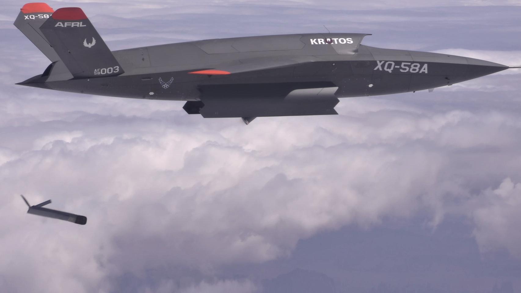 Kratos XQ-58A Valkyrie lanzando un dron