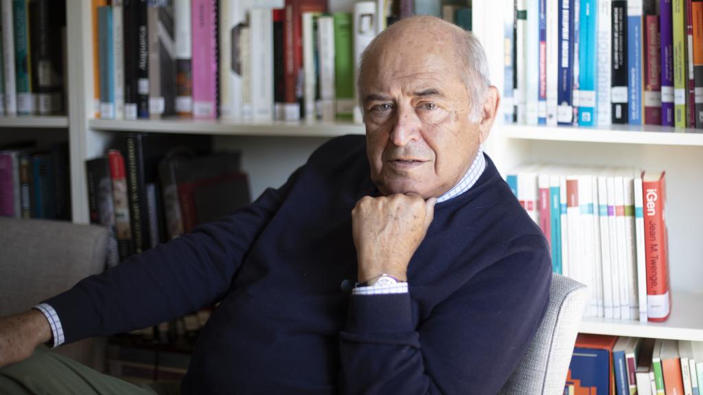 El filósofo y pedagogo José Antonio Marina recibe a EL ESPAÑOL en su despacho.