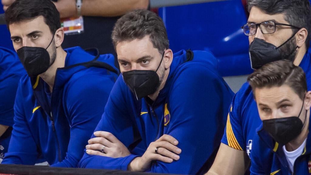 Pau Gasol en el banquillo del FC Barcelona
