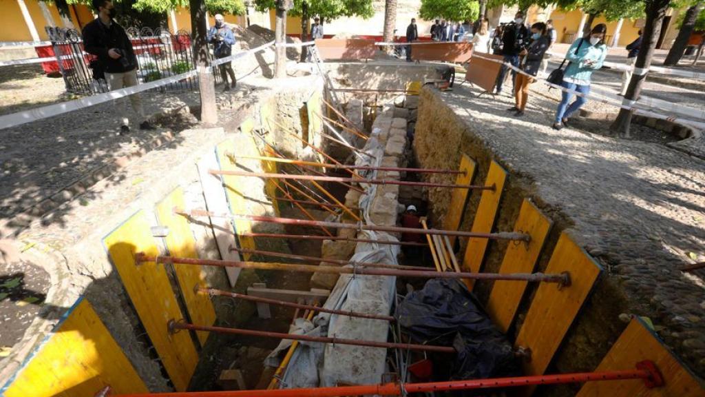 El Patio de los Naranjos, en plena excavación.