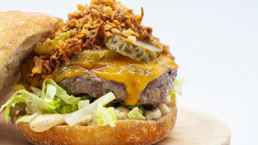 Una de las hamburguesas de La Burguería