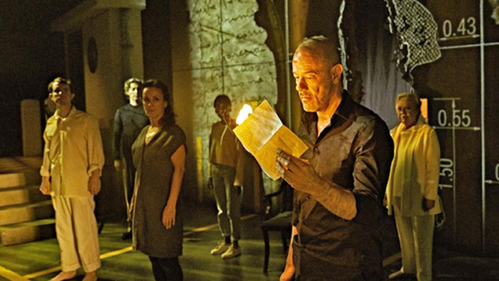 Borja Ortiz de Gondra y el resto del elenco de 'Los otros Gondra'. Foto: Sergio Parra