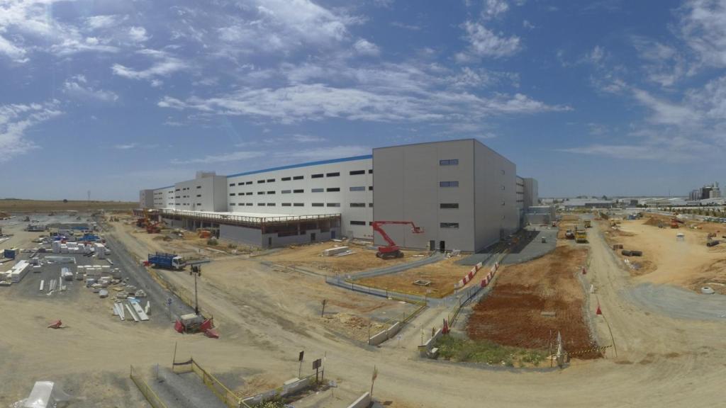 Imagen de un centro que construye Dragados para Amazon en Sevilla.