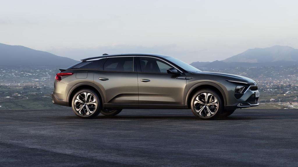 El nuevo Citroën C5 X llega con motores de gasolina e híbrido enchufable.