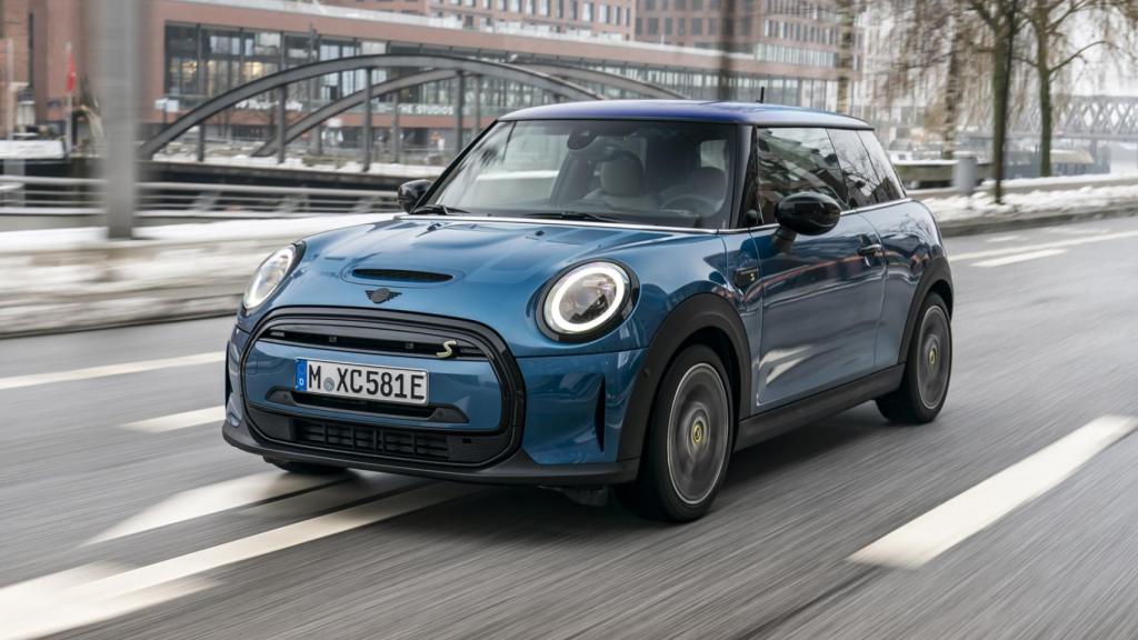 El techo del Mini 2021 se puede configurar con tres colores.