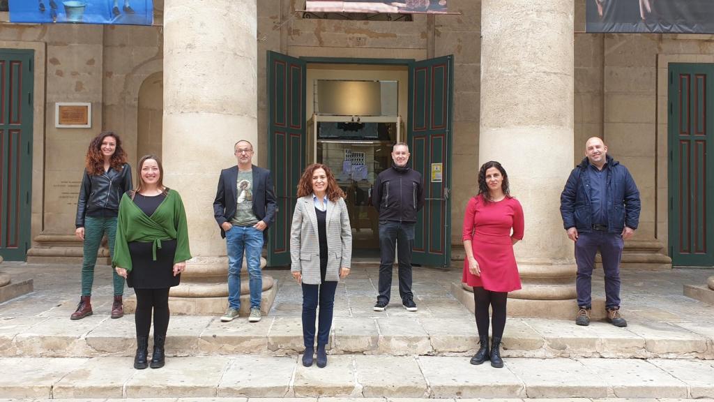 El equipo de 'El manual de la señora de la limpieza', la obra ganadora de la cuarta Residencia Estruch que organiza el Teatro Principal.