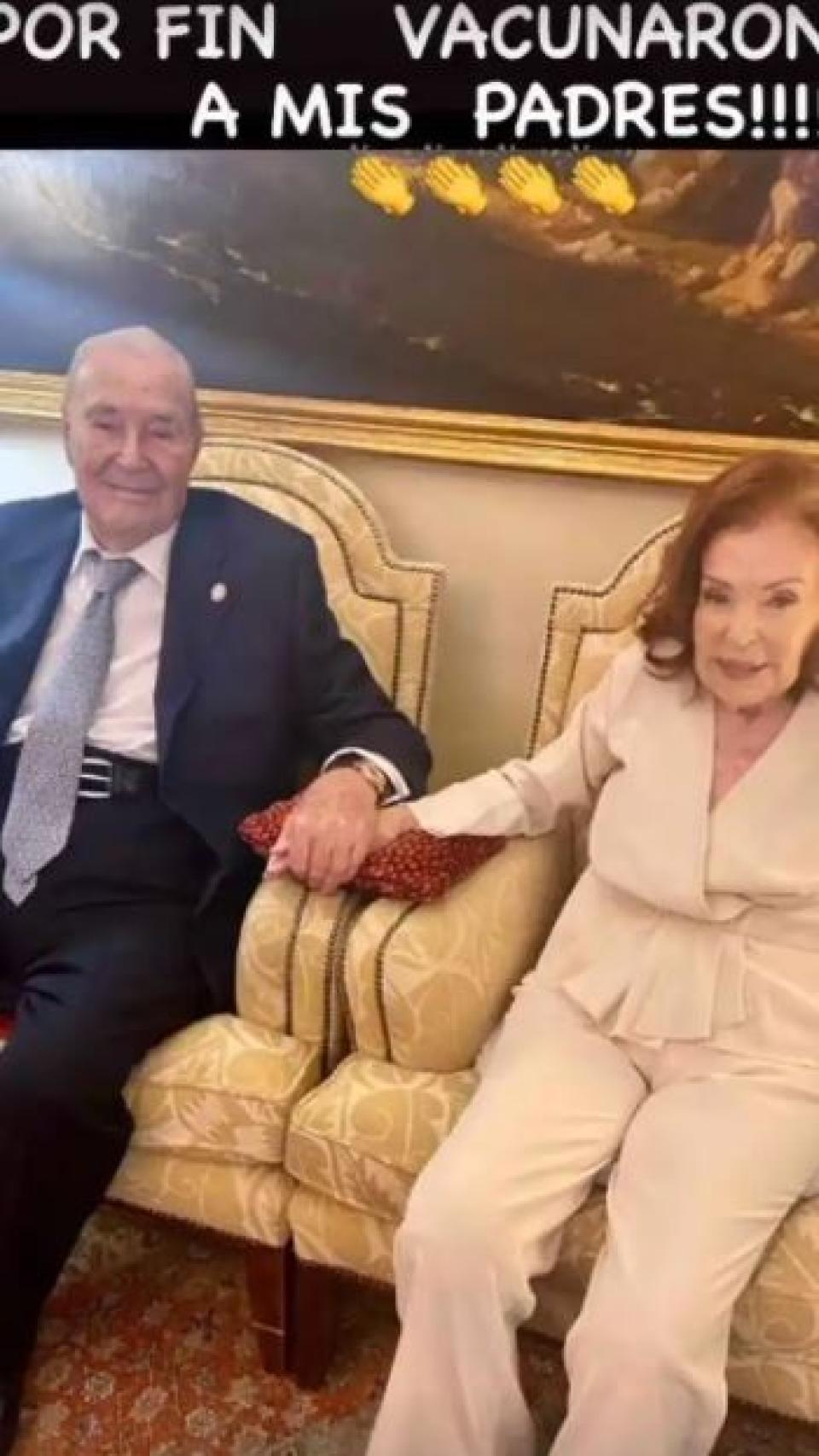 Ana Obregón celebró la vacunación de sus padres el pasado mes de febrero.