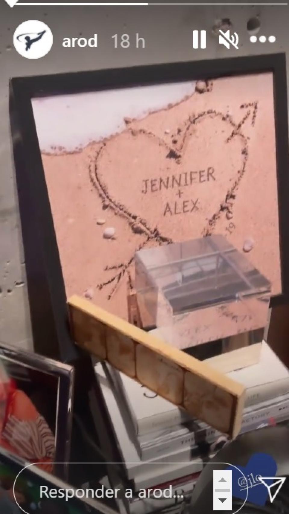 Imagen de esa grabación que él ha colgado de un rincón íntimo de su casa con recuerdos de estos años.