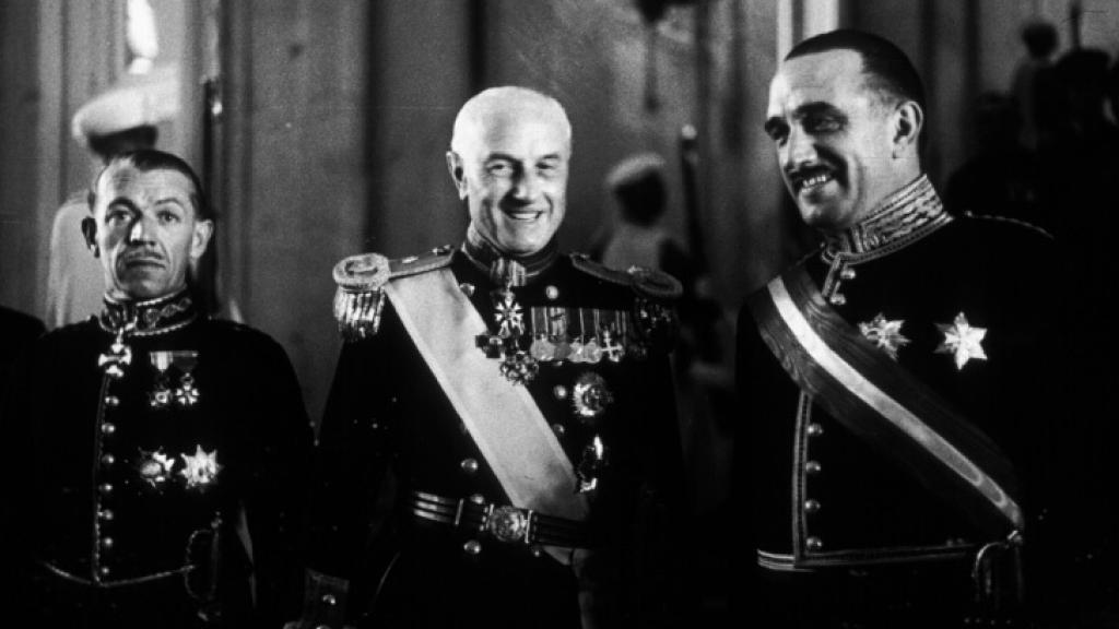 El embajador británico en España Samuel Hoare, en el centro, durante la presentación de credenciales.