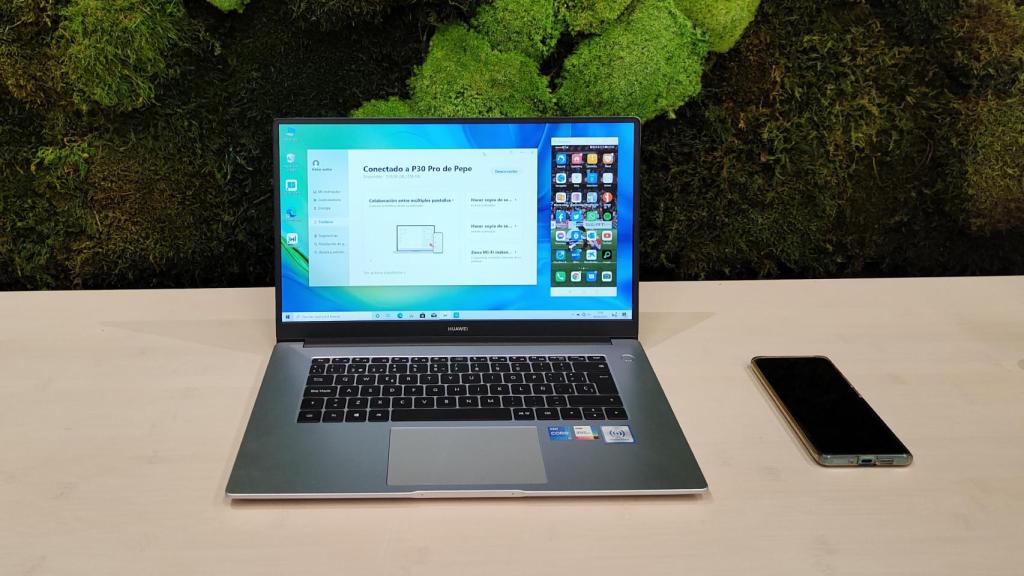 El Huawei MateBook D15 con Huawei Share.