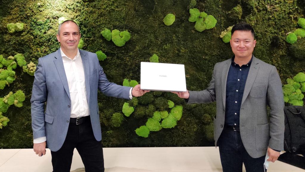 Jesús Sánchez Paniagua, de Intel (izquierda), con Jorge Cui Liu, de Huawei (derecha).