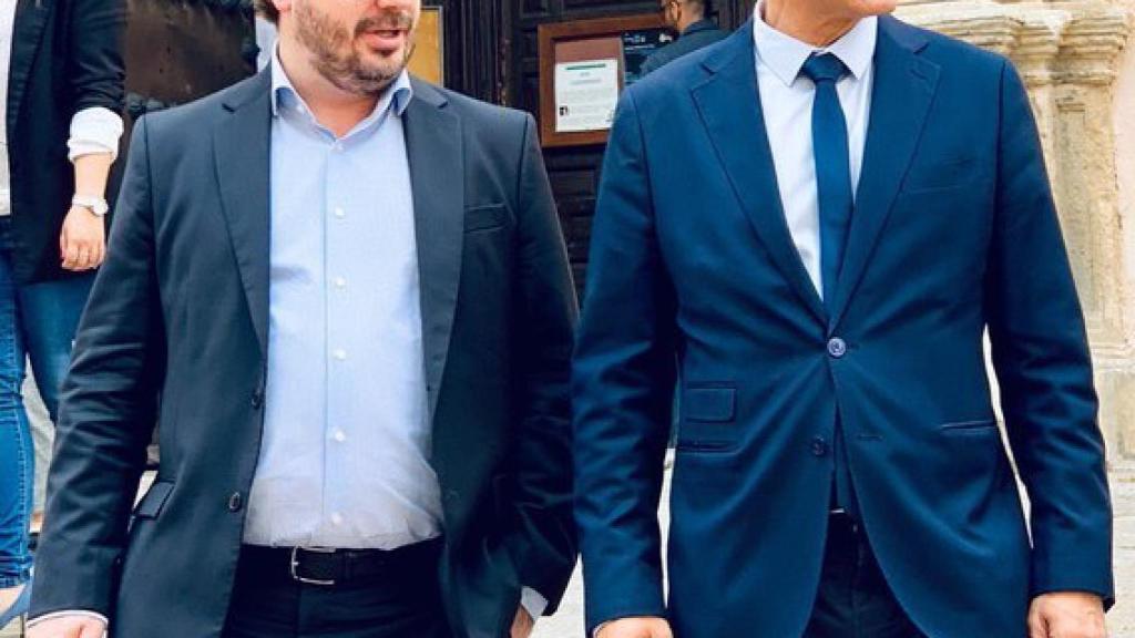 Fran Hervías, junto al actual alcalde de Granada, Luis Salvador.