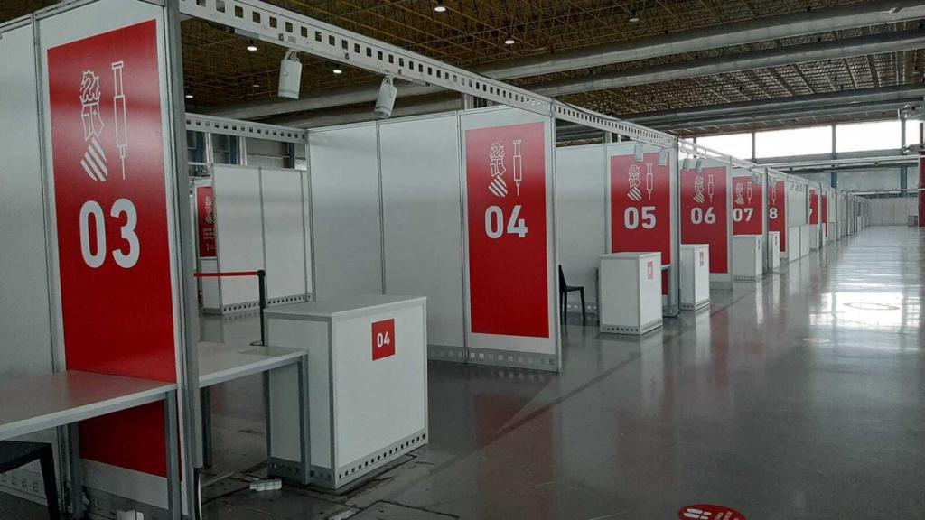 Instalaciones preparadas para la vacunación masiva en Ciudad de la Luz, Alicante.