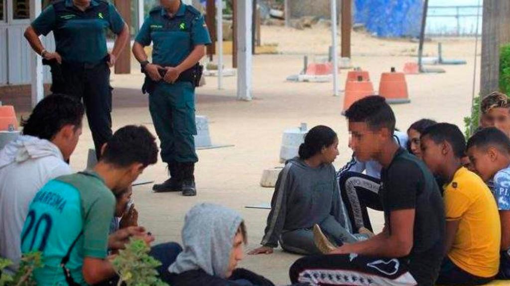 El Defensor del Pueblo denuncia que se desconoce el número de menores acogidos en España.