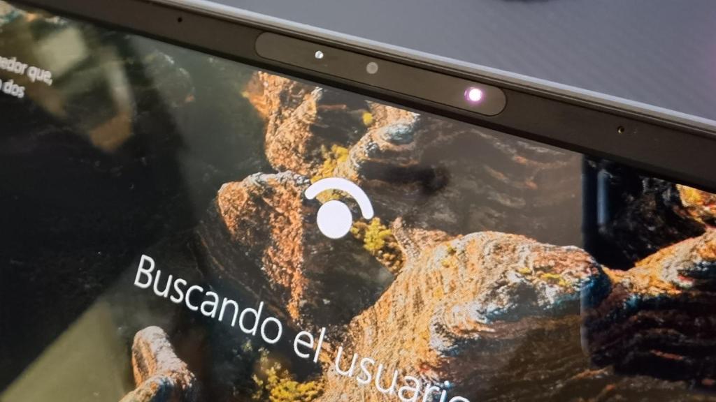 La webcam del Asus ZenBook 13 OLED es compatible con reconocimiento facial