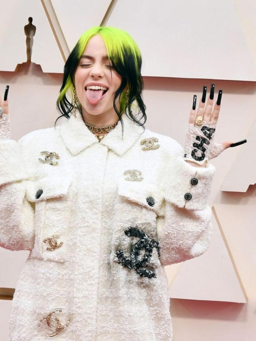 Billie Eilish con un 'look' de Chanel en los Oscar 2020.