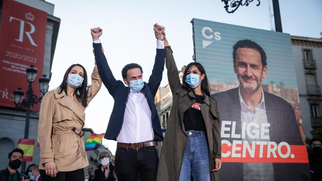 Edmundo Bal, con Inés Arrimadas y Begoña Villacís, en un acto de campaña.