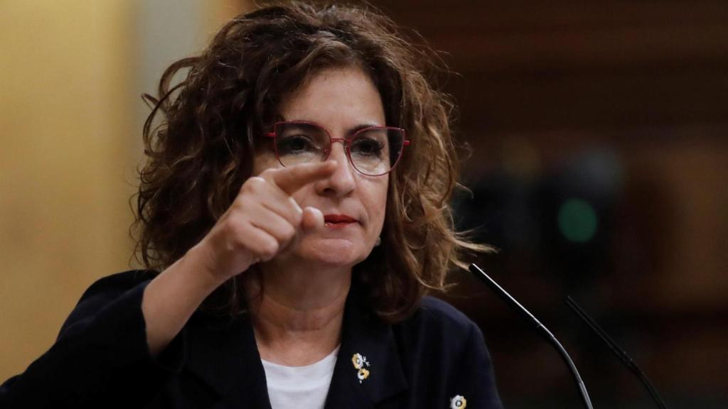 La ministra de Hacienda y portavoz el Gobierno, María Jesús Montero, en el pleno de este miércoles. Efe