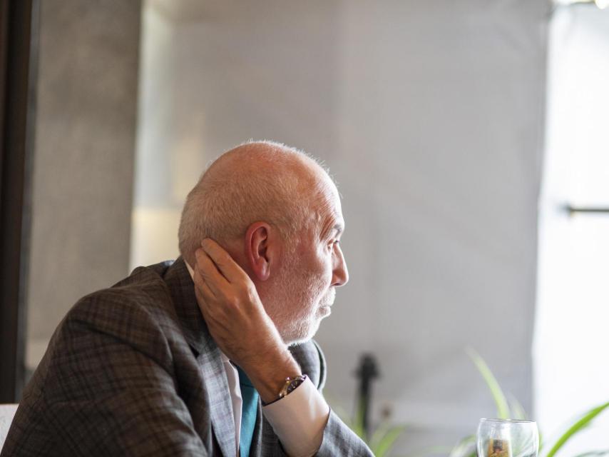 Carol es también autor de varias novelas y un apasionado de Dalí.