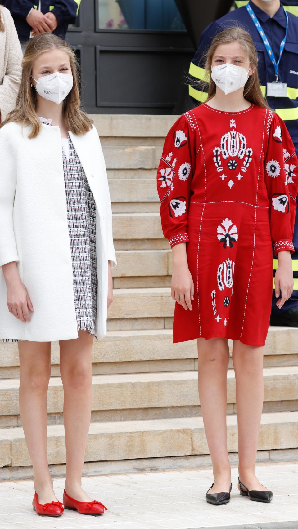 La infanta Sofía con vestido de Sfera y bailarinas de Massimo Dutti.