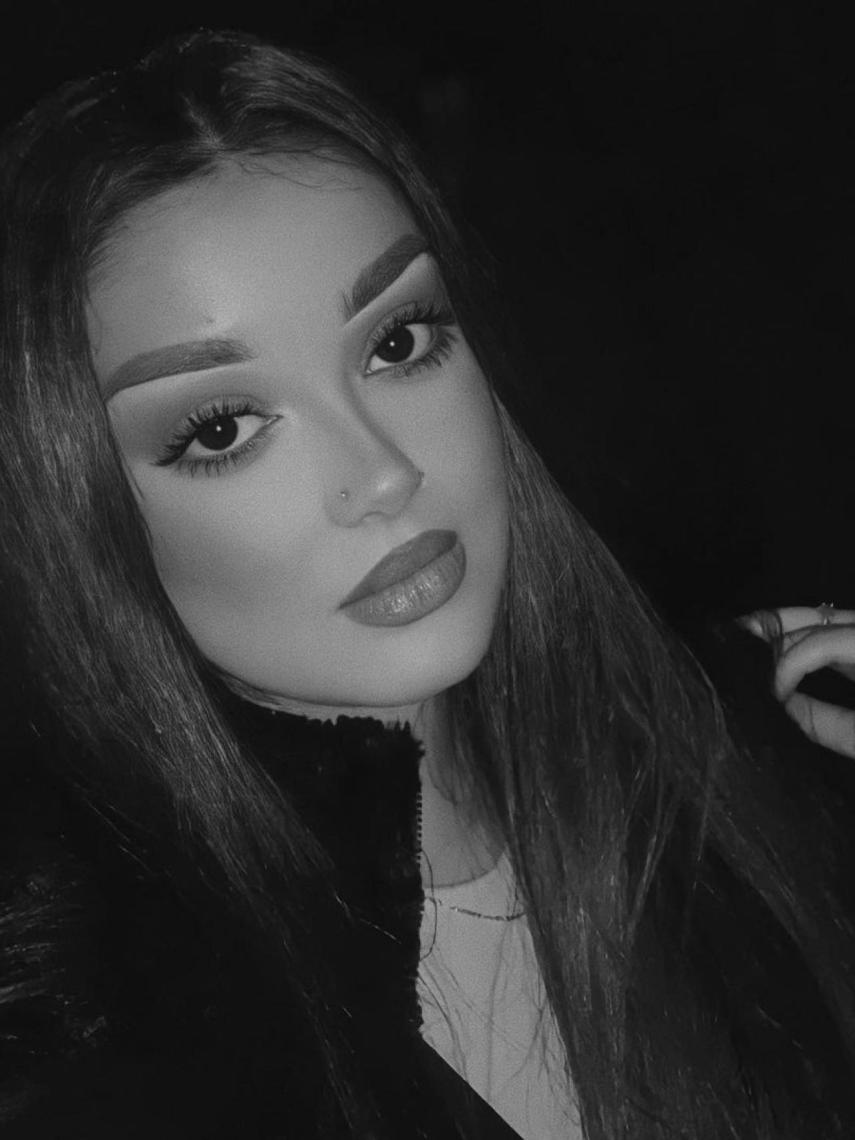 Julia Janeiro muestra su gusto por la moda y la cosmética en sus redes sociales.