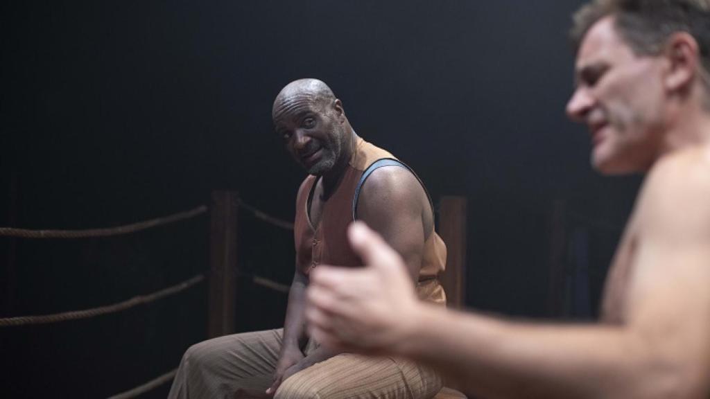 Armando Buika y Àlex Brendemühl en un momento de 'El combate del siglo'. Foto: Kiku Piol