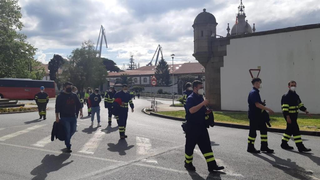Los trabajadores de Navantia por la avenida Irmandiños de Ferrol.