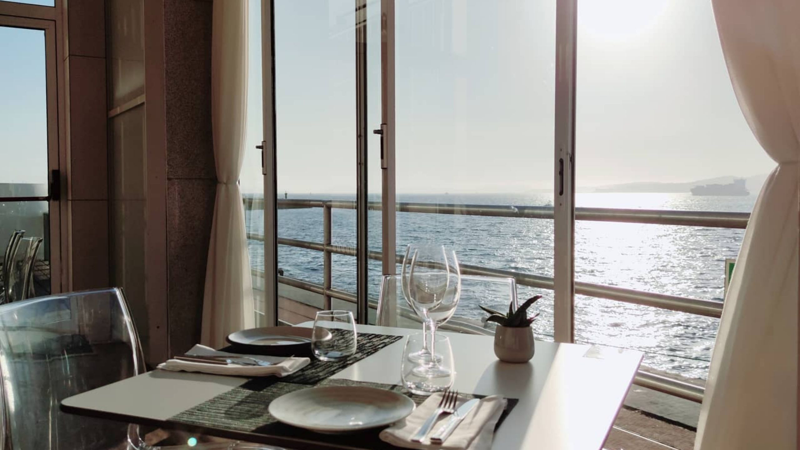 Restaurante Albatros, en el muelle de trasatlánticos de la Estación Marítima de Vigo.