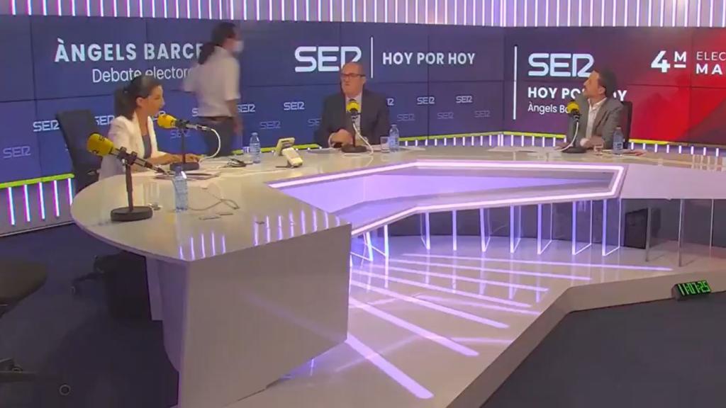 Iglesias abandona el debate.