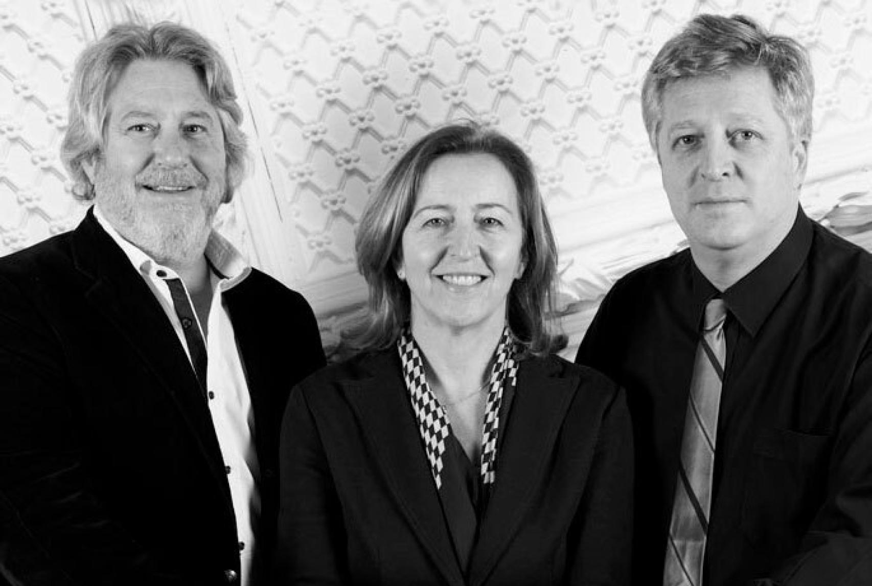 Diego, Mercedes y Antonio Pérez de Castro Méndez, propietarios del supuesto 'caravaggio'.