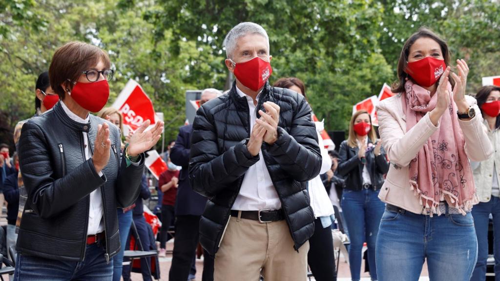 María Gámez, Fernando Grande-Marlaska y Reyes Maroto apoyando a Ángel Gabilondo en el mitin celebrado en Vallecas.