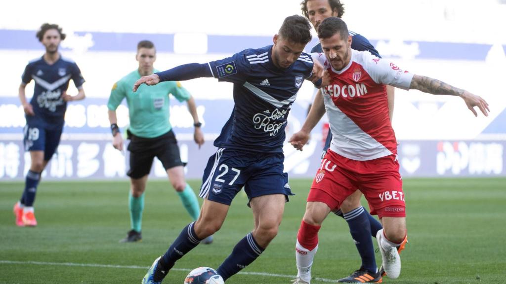 Un lance del partido entre el Girondins de Burdeos y el Monaco