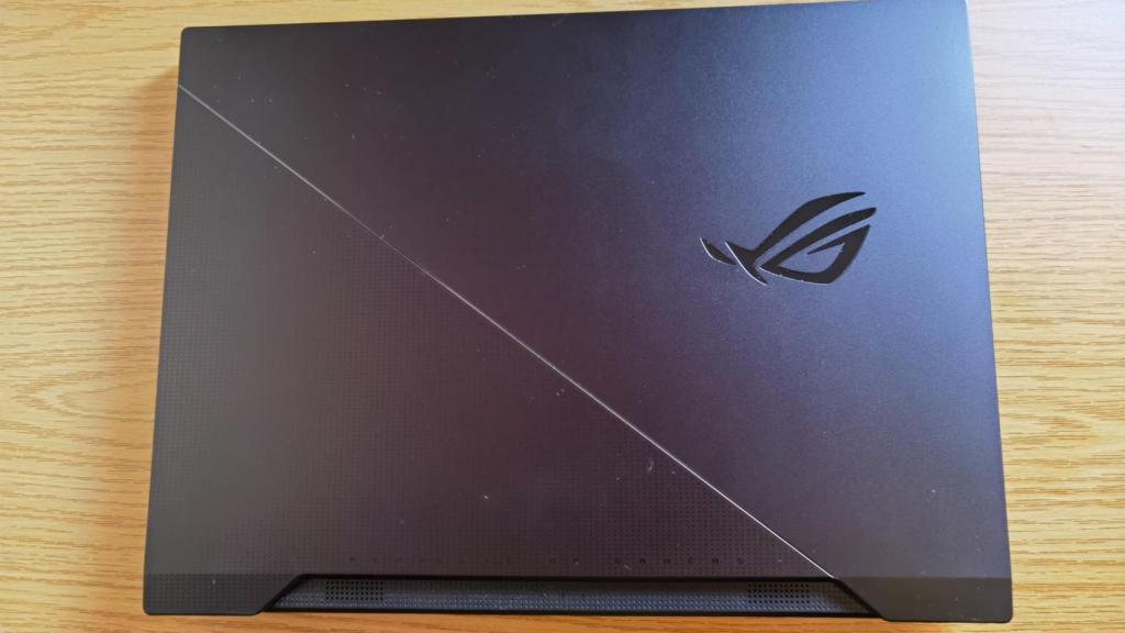 El Asus Zephyrus Duo es un auténtico 'mamotreto'