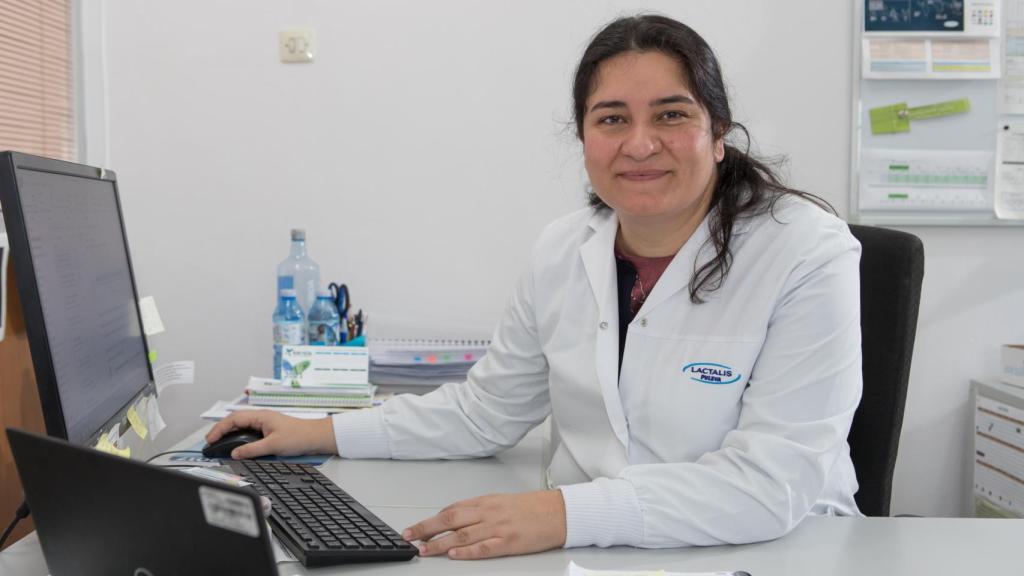 Isabel Álvarez, en la fábrica de Puleva en Lugo.