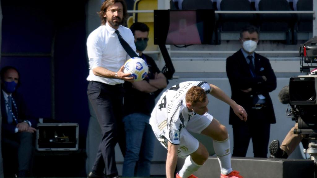 Pirlo sigue el partido de la Juventus frente a la Fiorentina