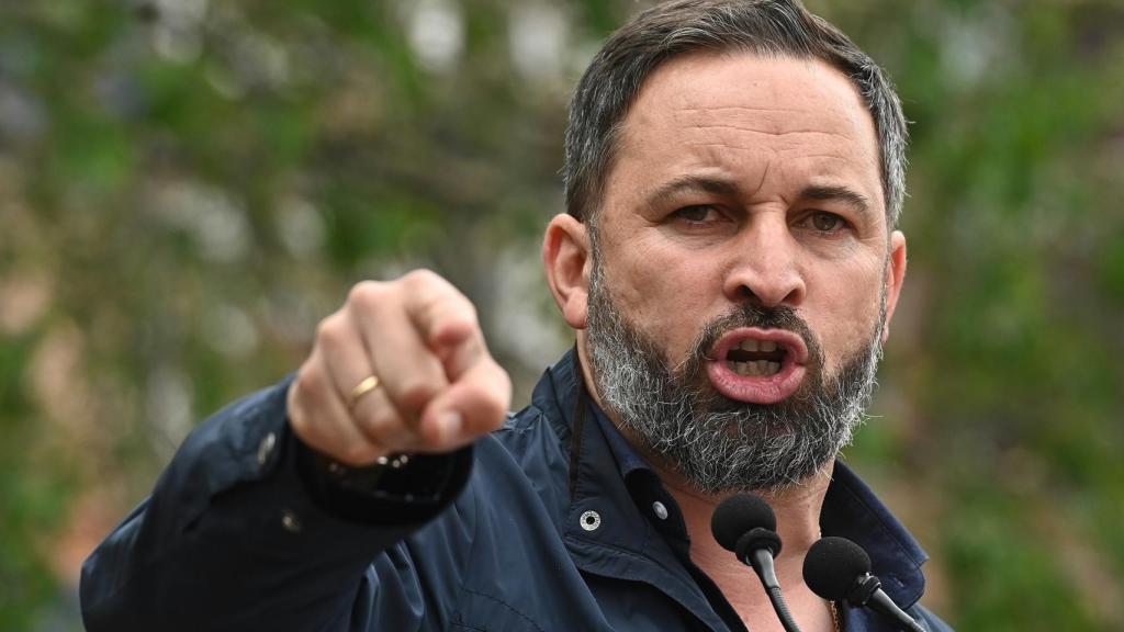 El presidente de Vox, Santiago Abascal, en un acto de campaña en Alcalá de Henares.