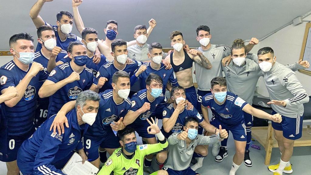 Los jugadores del Celta B celebran la goleada al filial del Valladolid