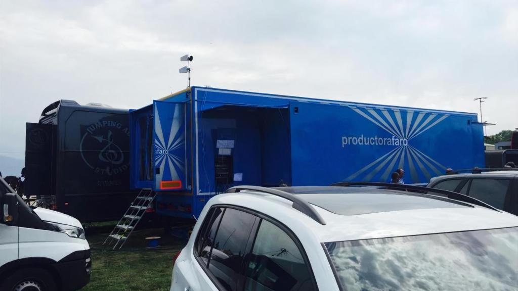 Unidad móvil de la Productora Faro.