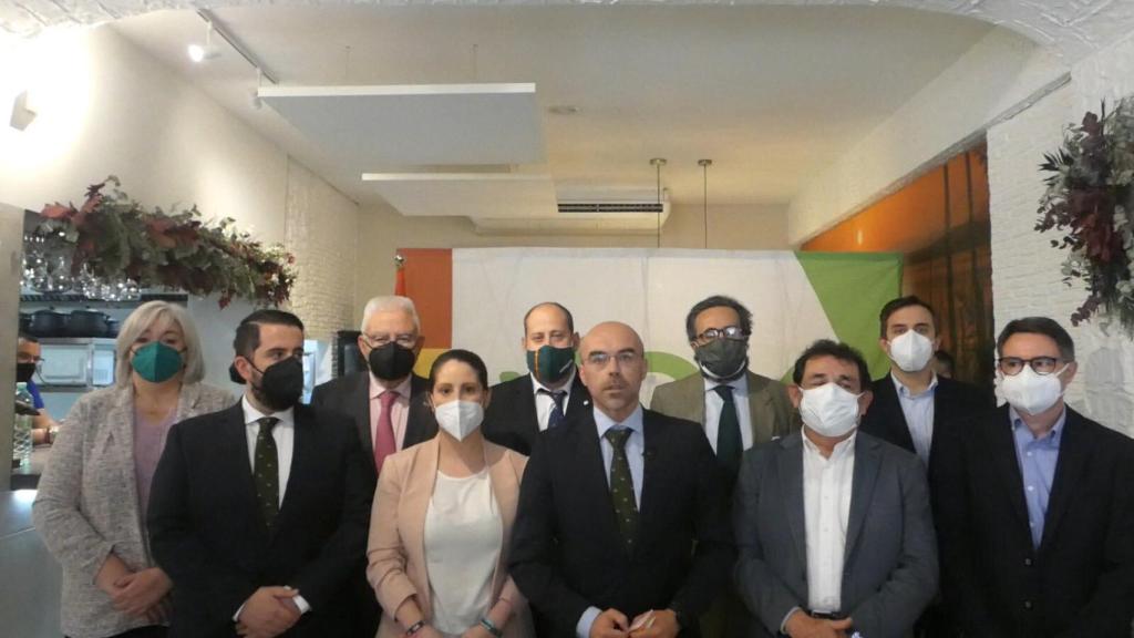 Comida de dirigentes alicantinos con Buxadé del 16 de abril.