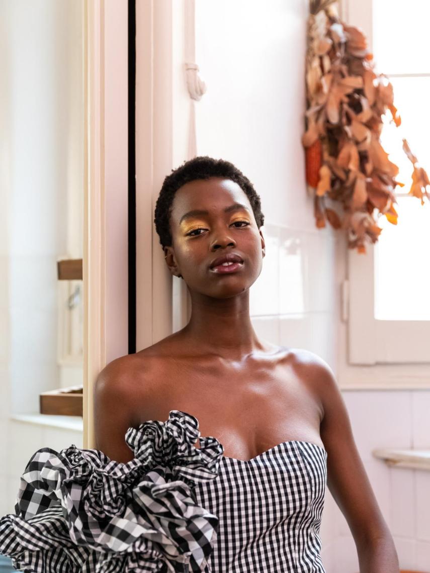 La colección que ha presentado Menchén Tomàs juega con volúmenes volátiles.