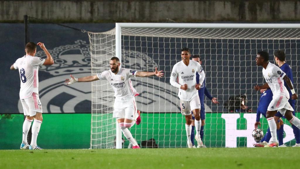 Karim Benzema celebra su gol al Chelsea
