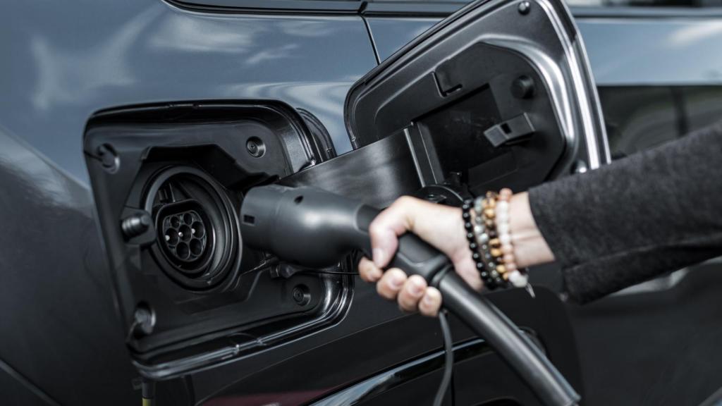 Toma de carga del Toyota RAV4 PHEV.