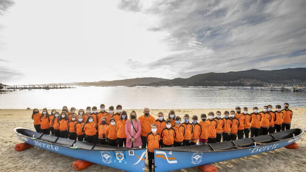 Torres y Carrera colabora con el Club de Remo de Chapela