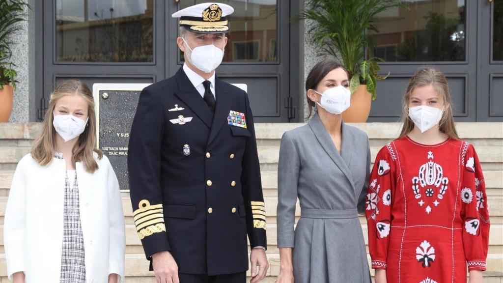 La infanta Sofía junto a los Reyes y su la princesa de Asturias en su primer acto público de 2021 el pasado jueves 22 de abril en Cartagena.