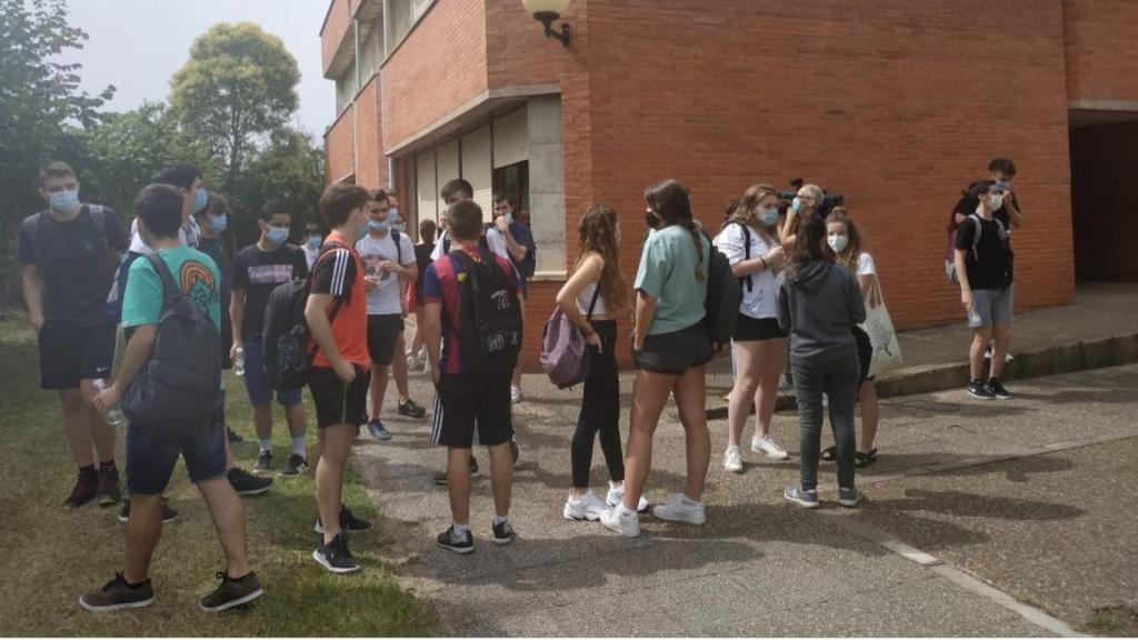 Un grupo de alumnos de 2º de Bachillerato, antes de la realización de la EBAU.