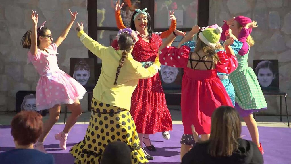 Un momento de la representación de Feas en Elche.