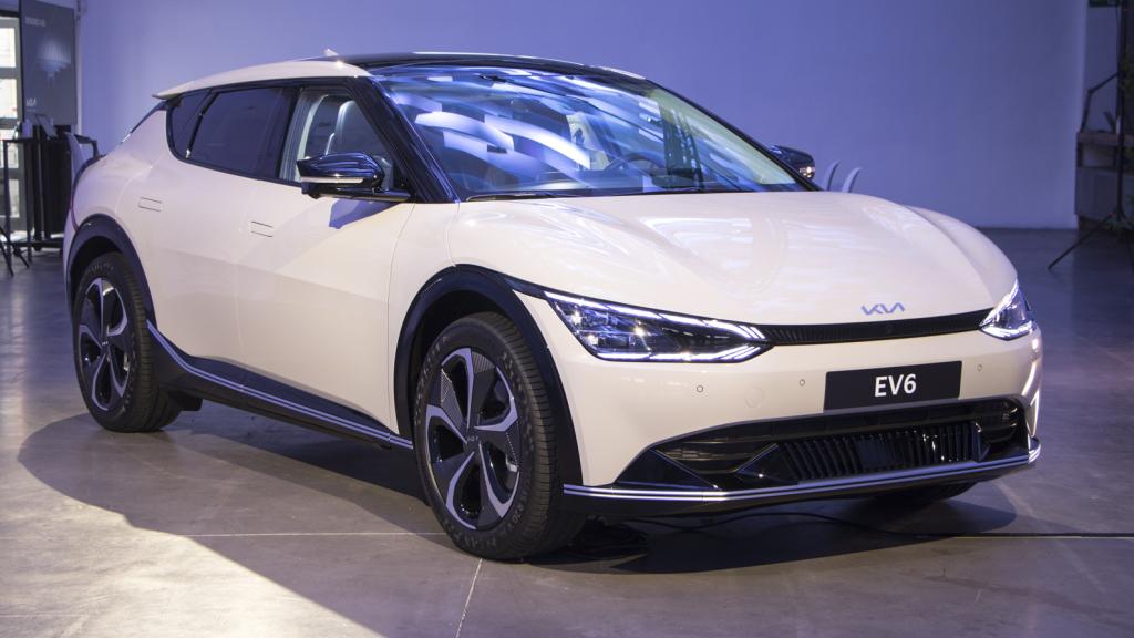 El Kia EV6 es un SUV grande y eléctrico que destaca por su diseño.