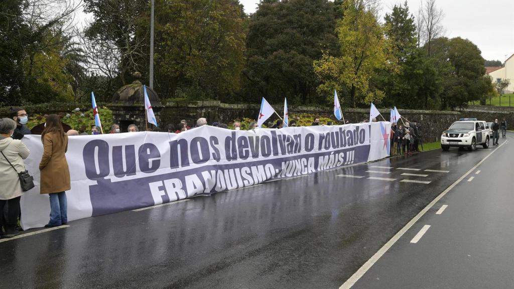 Protesta frente al pazo de Meirás hace unos meses.