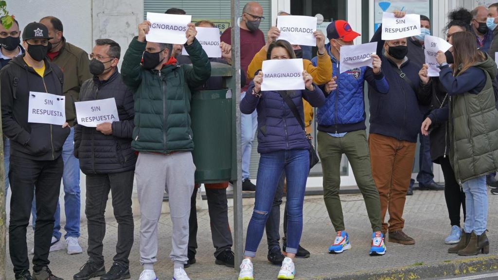 El sector gallego de fiestas y verbenas en una protesta, hoy, en Santiago de Compostela.