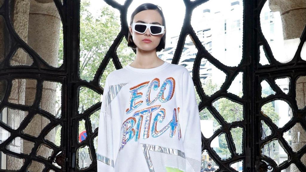 Los diseños de Custo Barcelona apuesta por la superposición de prendas.